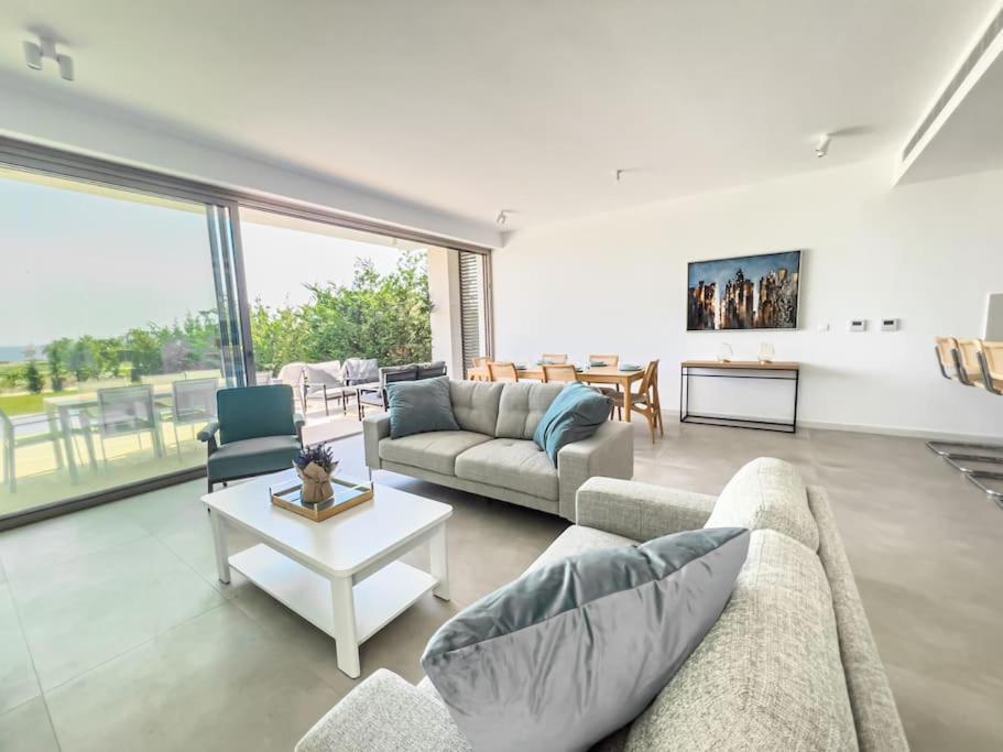 Βίλα Azure Breeze - Roof Garden & Sea Views *