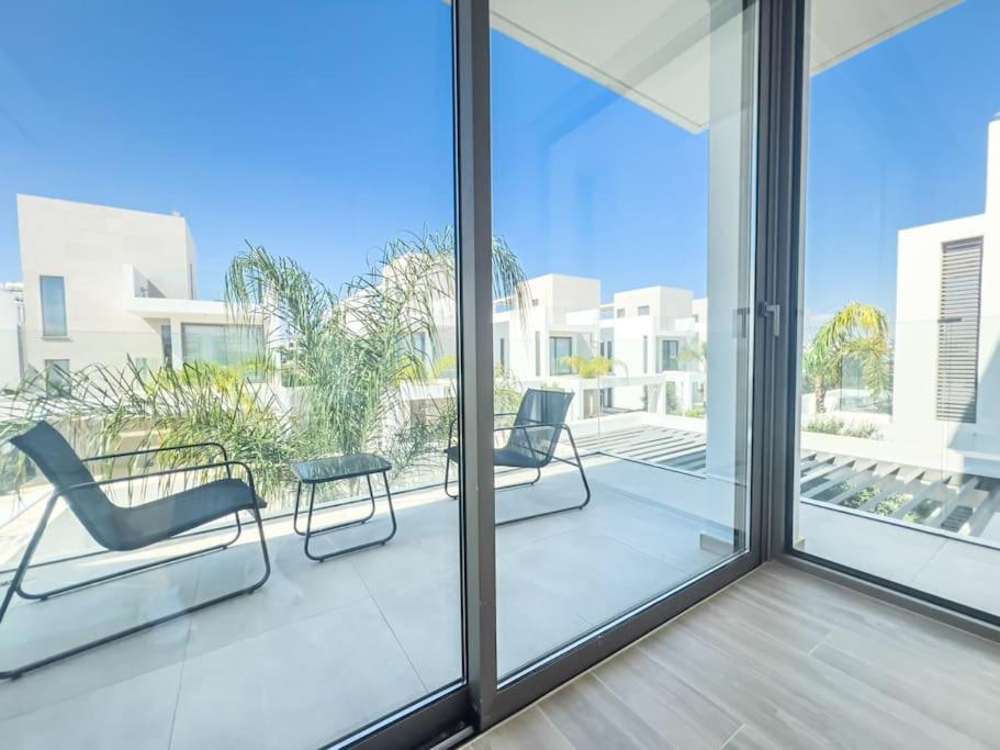 Azure Breeze - Roof Garden & Sea Views *